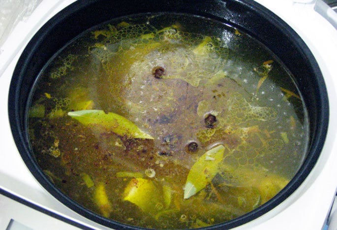 варка ухи из скумбрии в мультиварке