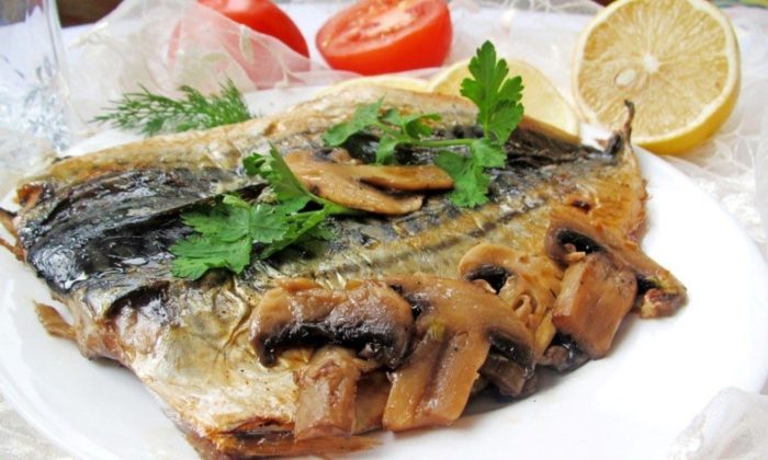 скумбрия с грибным соусом