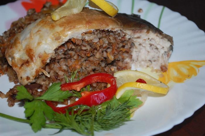 карп запеченный с гречкой 