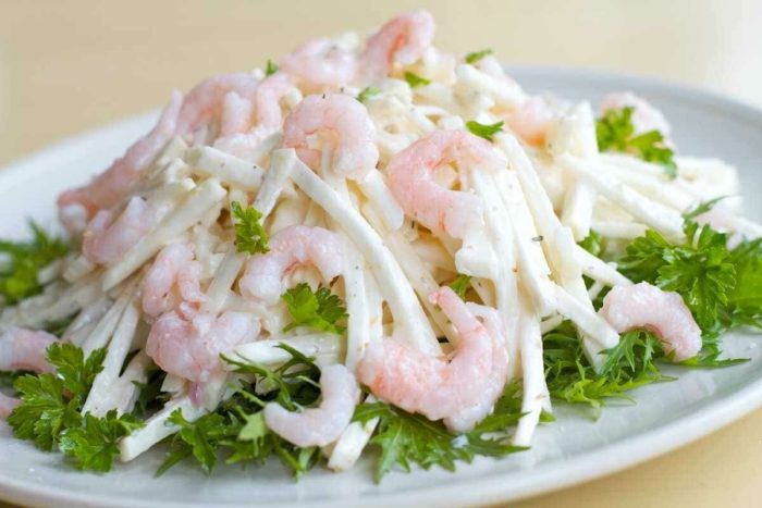 салат «Прибой» с кальмаром и креветками 