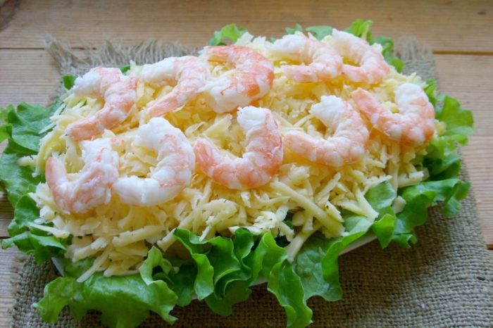 салат с сыром и креветками 