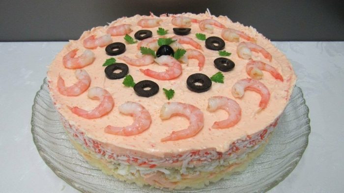 салат с креветкой и икрой мойвы 