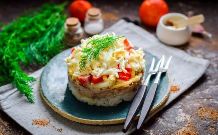слоеный салат с кукурузой 