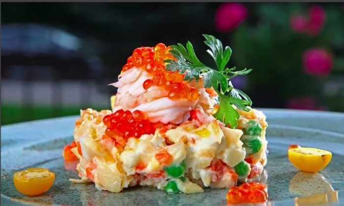 салат с красной икрой 
