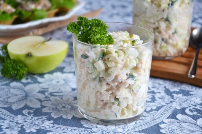 Салат с крилевым морепродуктом и рисом