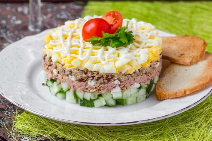 салат с тунцом
