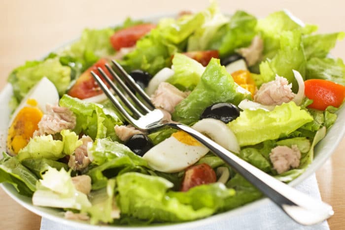 салат с тунцом