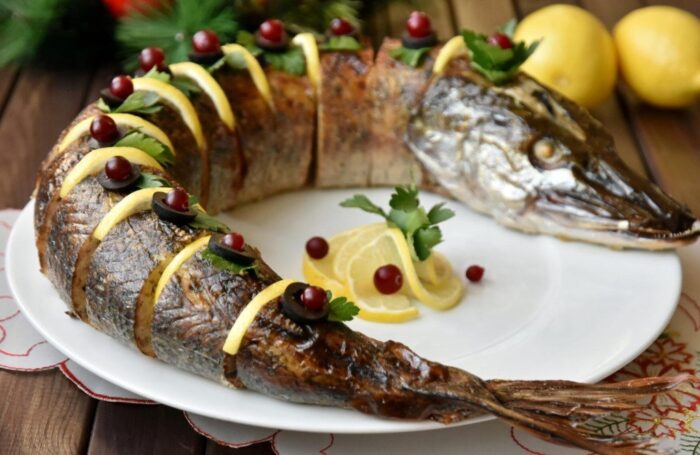 Щука с рисом и грибами