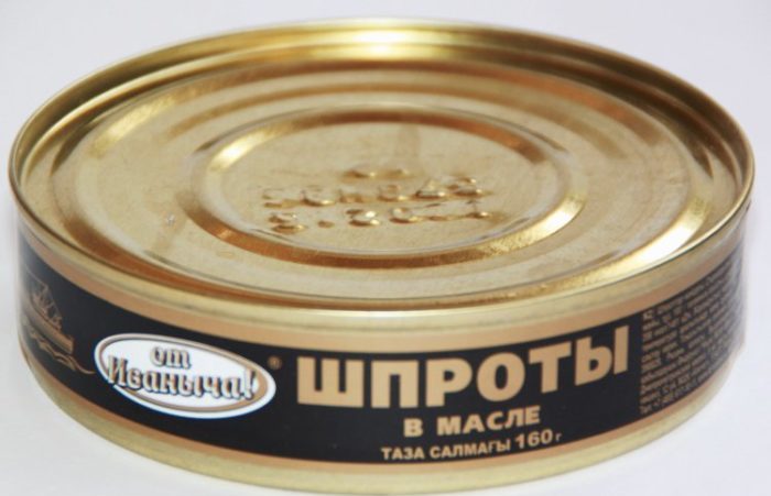 шпроты в жестяной банке 