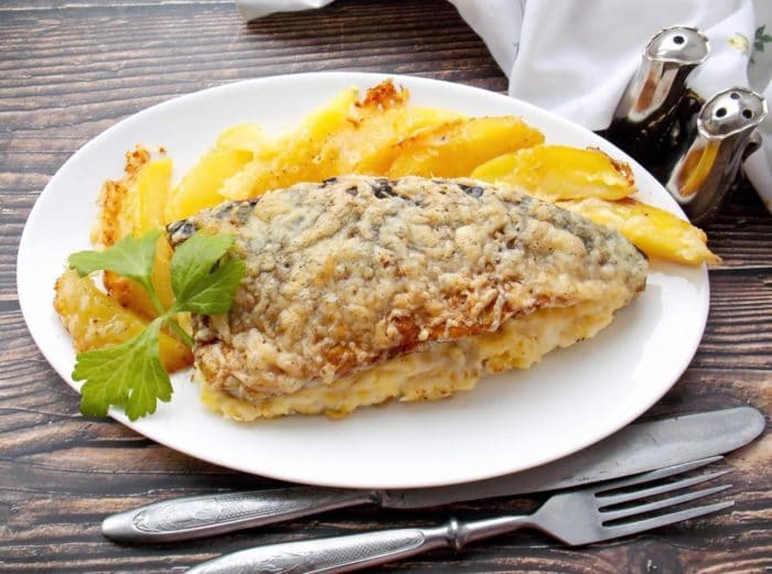 скумбрия под сырной шубкой с картофелем 
