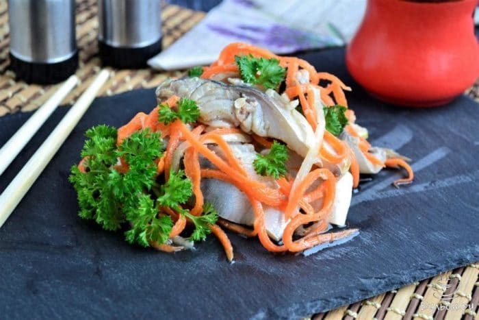 скумбрия с корейской морковкой 
