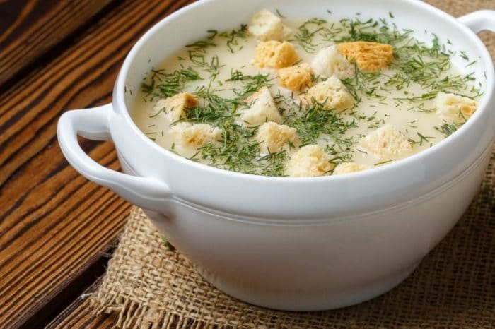 суп с кальмарами и гренками 