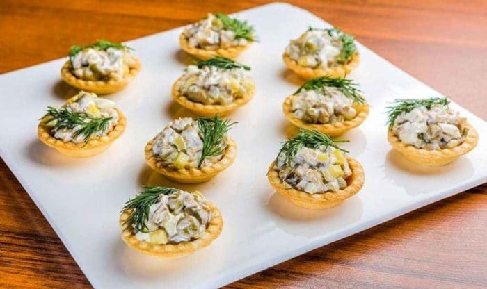 тарталетки со шпротами и зеленью