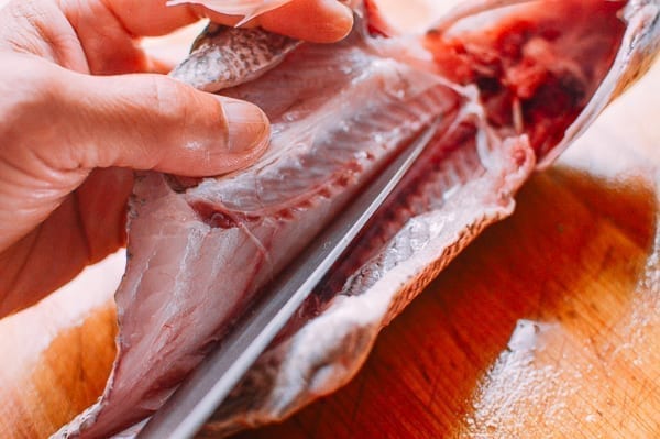 кости разрезаем ножницами