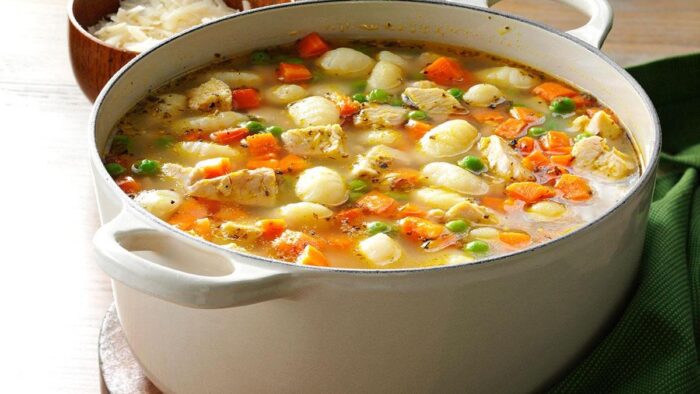 вкусный рыбный суп с клецками и яйцом 