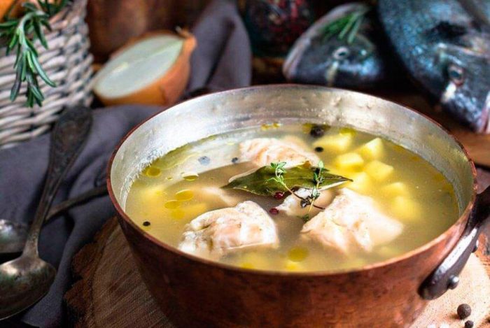 сытная и острая уха с рисом 