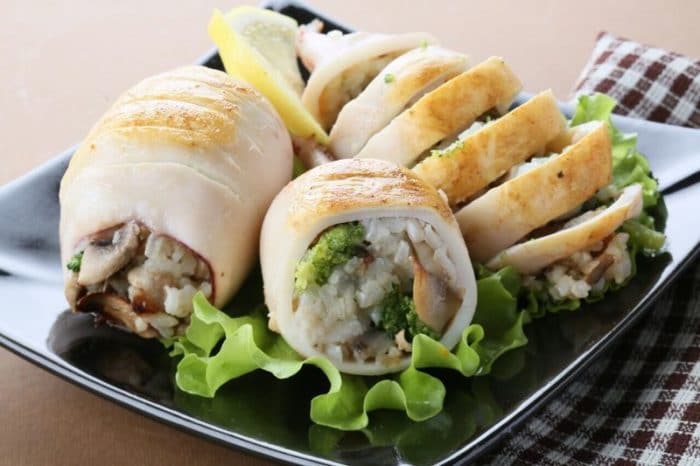 кальмары с рисом и грибами 