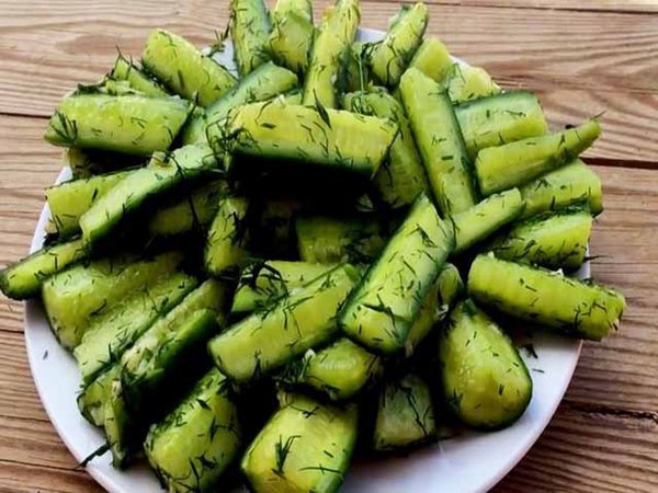 Малосольные огурцы с лимоном скороежки готовы за 30 минут Малосольные огурцы с лимоном (готовы за 30 минут)