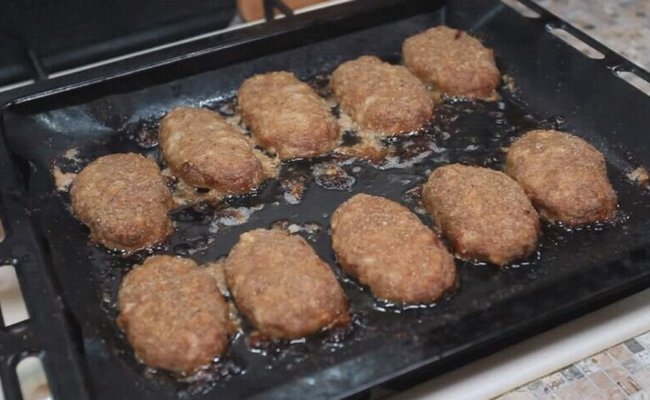 Котлеты из столовой на противне как в СССР