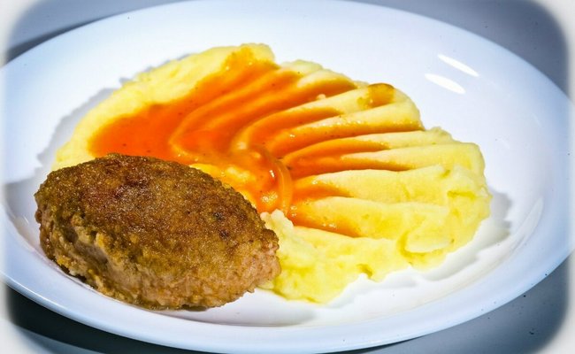 Котлеты из СССр как в столовой с подливой