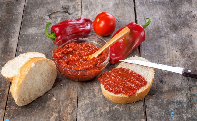 Лютеница «По-деревенски» в хлебопечке из Болгарии