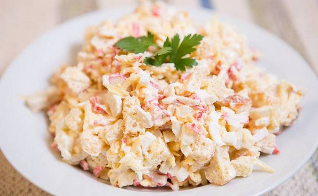 Салат Дипломат с крабовыми палочками
