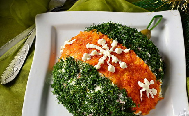 Оливье в виде новогоднего шара с колбасой – простой и красивый рецепт