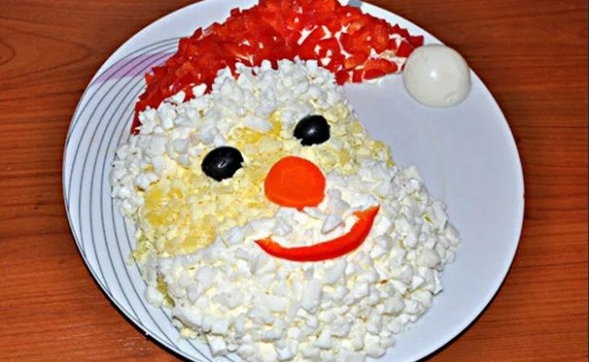 Рецепт с пошаговыми фото салата «Дед Мороз» на Новый год 2021