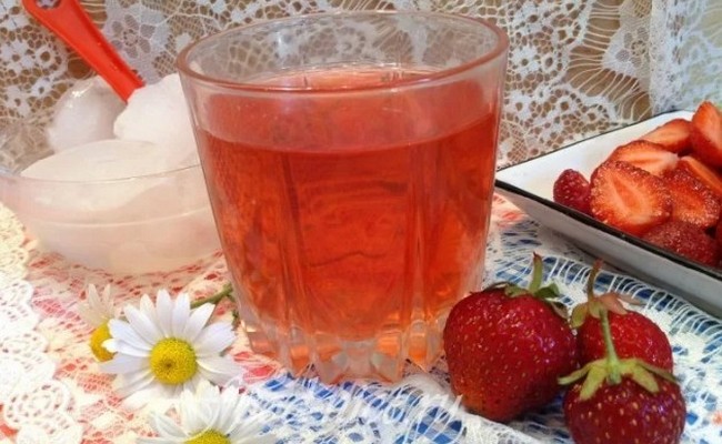 компот из клубники с пряностями