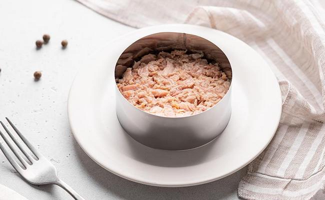 Сайра для салата мимоза