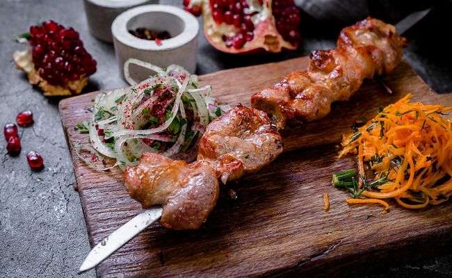 Шашлык из свиной шеи на гранатовом соке