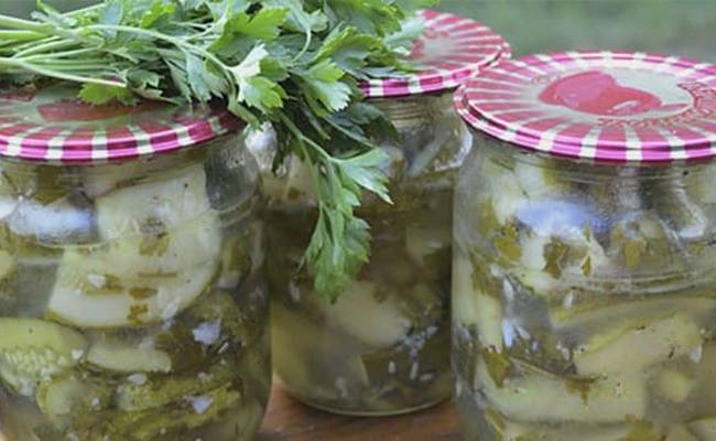 Салат из огурцов с луком и петрушкой на зиму