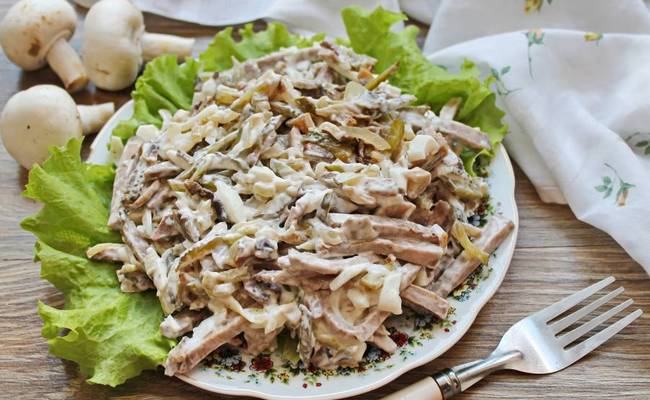 Вкусный и полезный салат с языком и грибами Рыцарский