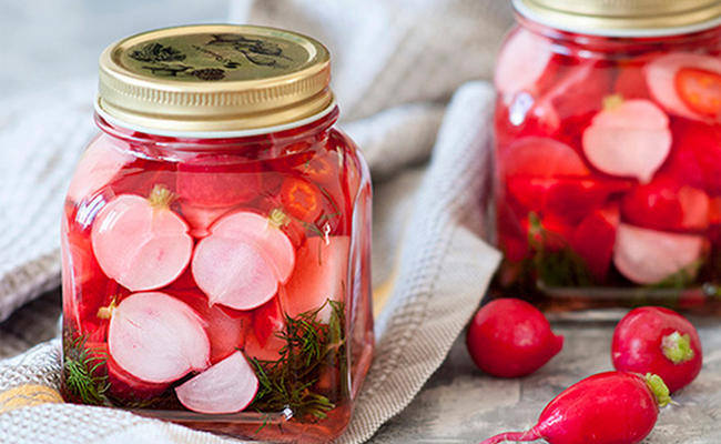 Острый маринованный редис быстрого приготовления без стерилизации