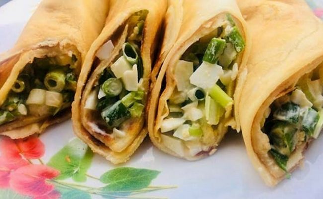 Фаршированные оригинальные блины с яйцом и зелёным луком - пореем