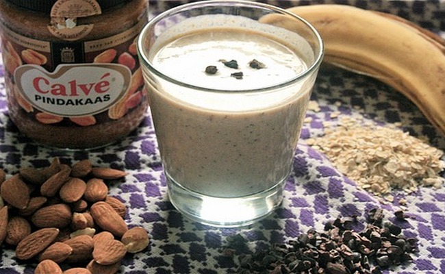 Банановый смузи с овсяными хлопьями