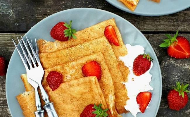 Быстрые заварные блинчики с дырочками на воде (c кипятком)